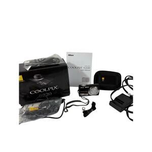 Nikon S220 10MP Opt Zoom Digital Camera Black Battery/Charger & Accessories EUC